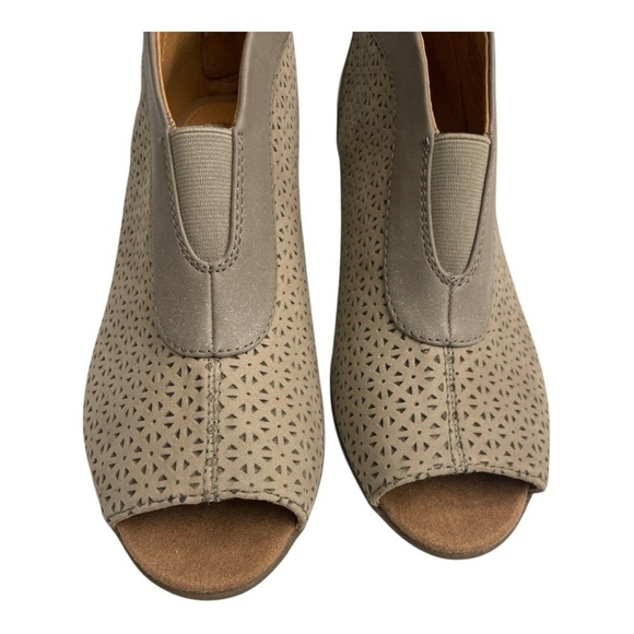 Earth Origins Nubuck Peep-Toe Booties Carden Granite size 8M - Picture 5 of 11